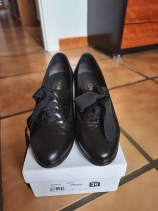 Zapatos J.A.M. negros traje regional