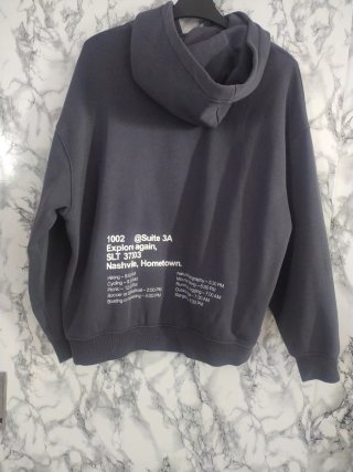 Sudadera gris con texto Nashville, Hometown.