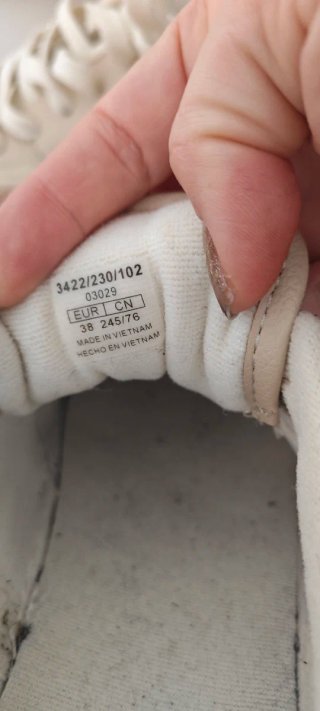 Zapatillas Zara Beige y Blancas