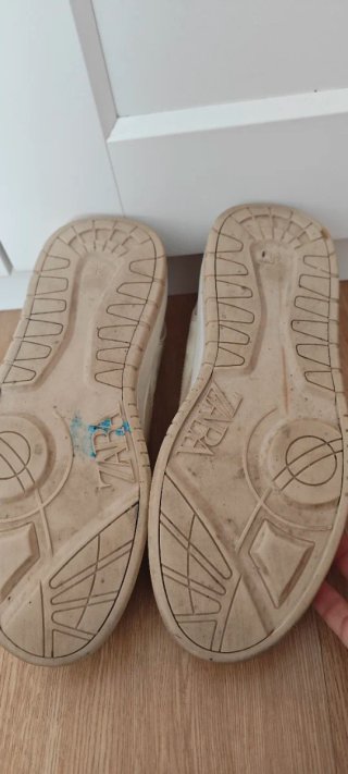 Zapatillas Zara Beige y Blancas
