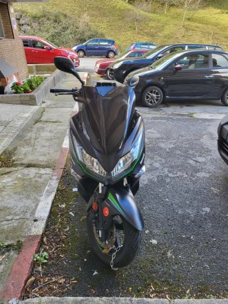 Kawasaki J 125cc 2018 Negra y Verde