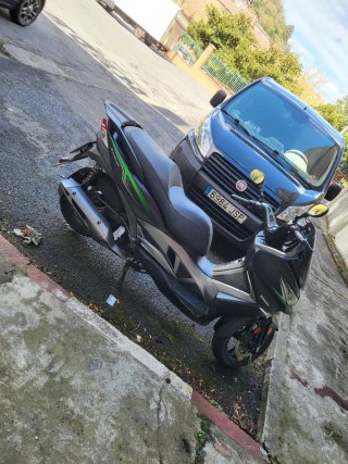 Kawasaki J 125cc 2018 Negra y Verde