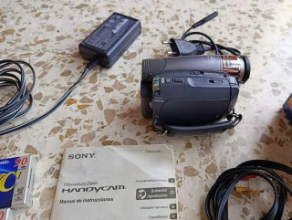 Videocámara Sony Handycam DCR-HC23E + Accesorios
