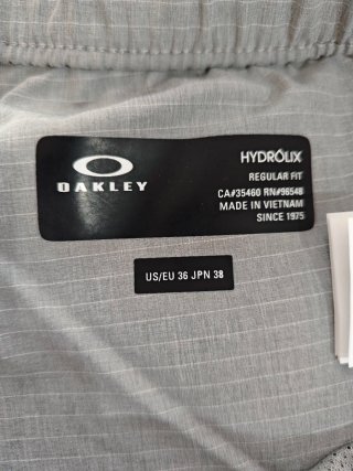 Bermudas Oakley Grises