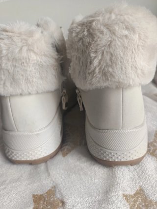 Botas Skechers Beige  con Forro de Pelo