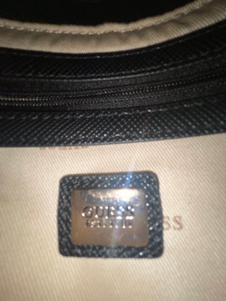Bolso Guess Negro Saffiano Satchel