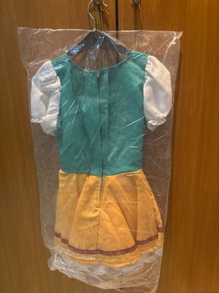 Disfraz tirolesa, pone talla 10, pero es pequeña