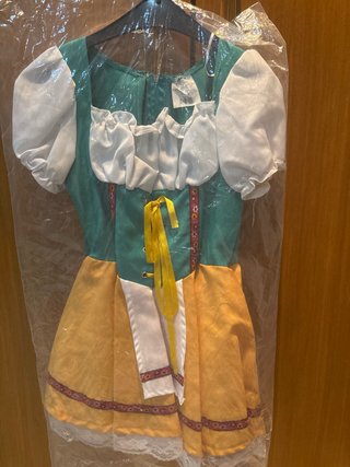 Disfraz tirolesa, pone talla 10, pero es pequeña