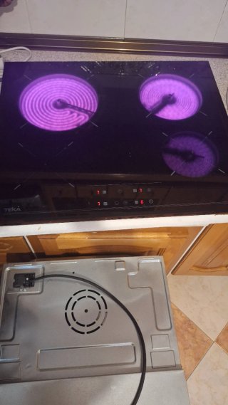 Horno y Vitrocerámica Teka con horno