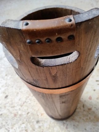 Paragüero madera antiguo con detalle caballo
