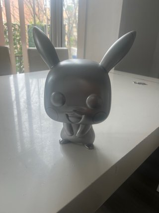 Figura Pikachu Plateado