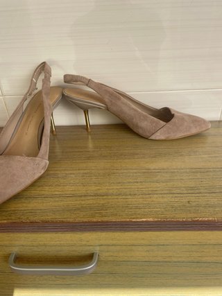 Zapatos Zara beige tacón bajo slingback