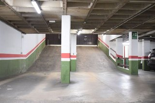 Garaje en venta en La Font de la Guatlla en Barcelona