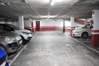 Garaje en venta en La Font de la Guatlla en Barcelona