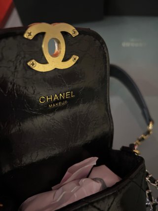 Neceser Chanel Negro y Dorado