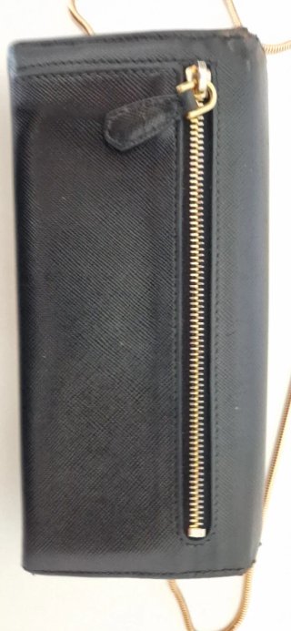 Pochette Prada nera con catena