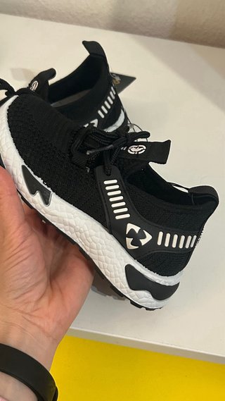 Zapatillas UNLTD. niño negras