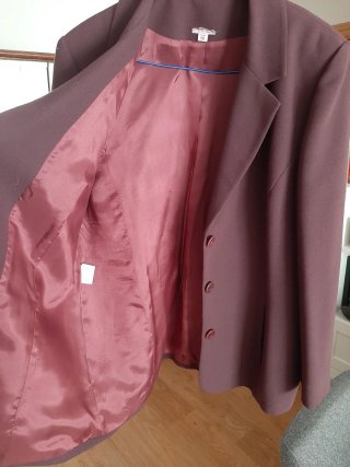Chaqueta color berenjena talla 50