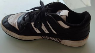 Zapatillas Adidas Negras y Blancas Talla 43.5