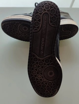 Zapatillas Adidas Negras y Blancas Talla 43.5