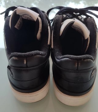 Zapatillas Adidas Negras y Blancas Talla 43.5