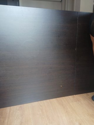 Mesa de comedor de madera oscura y 4 sillas