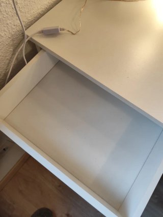 Tocador blanco con espejo y luces