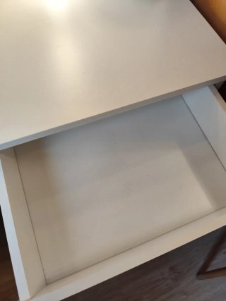 Tocador blanco con espejo y luces