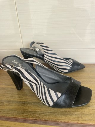 Sandalias de tacón cebra y negro