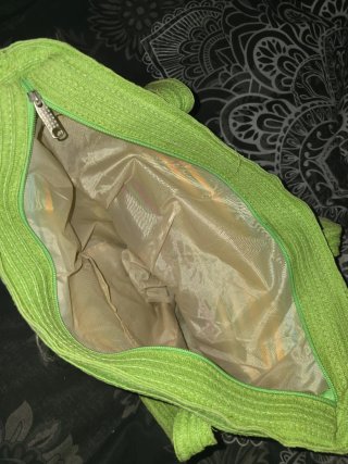 Bolso de playa de rafia a rayas