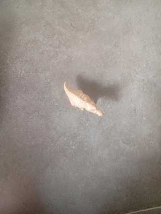 Muñeco dinosaurio de plástico