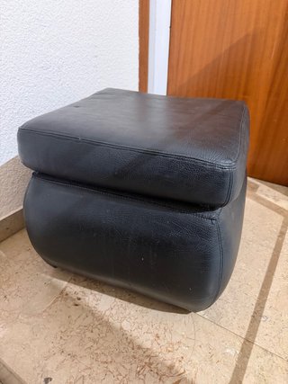 Puff Reposapiés Negro Cuero