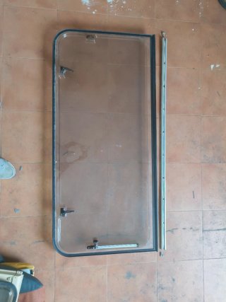 Ventana lateral autocaravana
