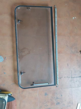 Ventana lateral autocaravana