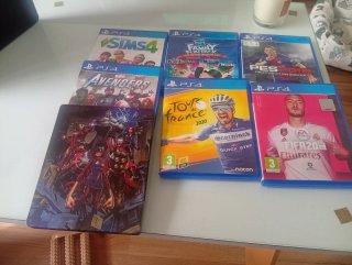 PS4 Slim Negra + 2 Mandos + Juegos