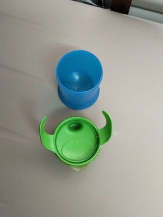 Vaso aprendizaje bebé azul y verde