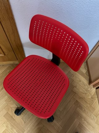 Silla Ikea roja elevable