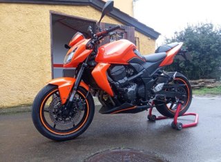 Kawasaki Z750 Naranja y Negra