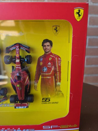 Burago SF-24 Formula 1 Charles Leclerc Carlos Sain