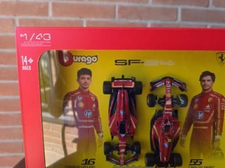 Burago SF-24 Formula 1 Charles Leclerc Carlos Sain