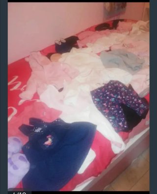 Cuna con armario, ropa y complementos