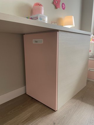 Escritorio juvenil blanco y rosa