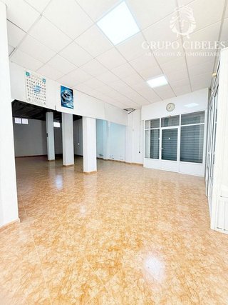 Local comercial en alquiler en San Luis en Almería