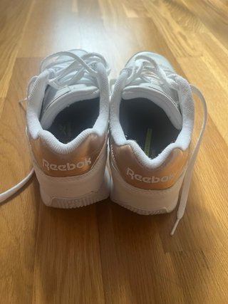 Zapatillas Reebok Blancas y Doradas