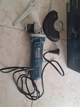 Radial Bosch 880W con accesorios