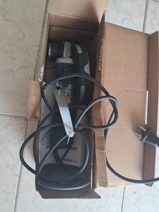 Radial Bosch 880W con accesorios