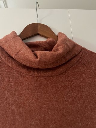 Jersey cuello alto naranja calentito