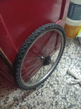 Llanta trasera MTB con cámara y neumático