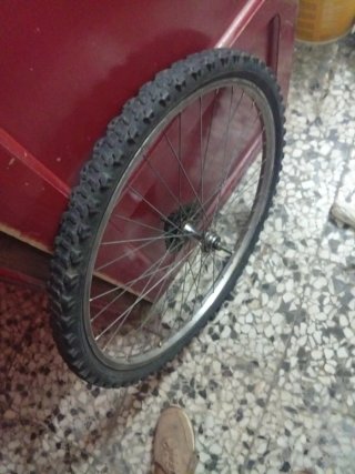 Llanta trasera MTB con cámara y neumático