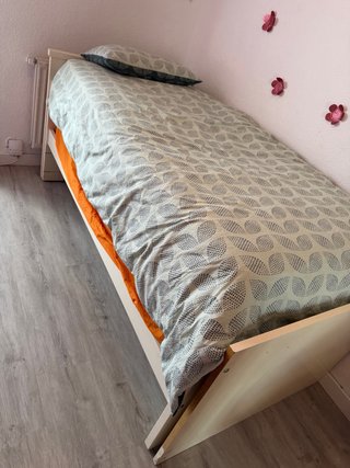 Cama nido con 2 colchones incluidos.